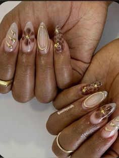 Trendy 3d Nails, Brown Nails And Gold, Natural Nails Gold Accent, Brown And Leopard Nails, Cute Birthday Nails Almond, Nail Designs Autumn Colors, Simple Almond Nails Fall, Gold And Brown Nails Design, Nail Inspo Fall Almond