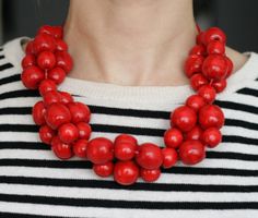 Bright red necklace Red Bridal Party, Wooden Bead Necklace, Plastic Recycling, Red Beaded Necklaces, Necklace Outfit, Diy Bijoux, Round Bead Necklace, Wooden Bead Necklaces, Chunky Statement Necklace