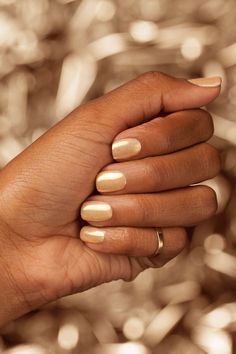 OPI Chrome gives your nails that golden hue you've been craving. Get this look by painting "Gold Digger" over "Pale to the Chief." Opi Chrome Nails, White Chrome Nails, Gold Chrome Nails, Nails Opi, Short Gel Nails