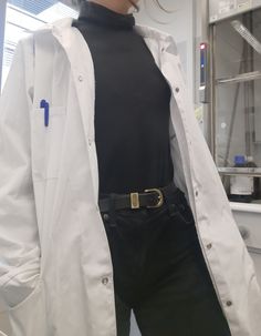 Scientist Clothes, Doctor Coat, Medical School Life, Doctor Outfit, Women Scientists, Lab Coats, Female Doctor, Medical Aesthetic, White Coat