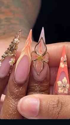 Floral Stiletto Nails, Stiletto Junk Nails, Nail Inspo Stiletto, Nail Stilleto Ideas, Spiritual Nails, Bougie Nails, Freestyle Nails, Stiletto Nail Art