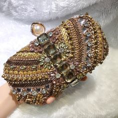 Handmade Wedding Handbag . For Women Who Go For Shopping, Dating, Evening Party or Wedding. Fashion Designer Dress, Wedding Party Bags, Elegant Clutch, Beaded Clutch Bag, Boutique Outfits, Jewelry Casual, Wedding Handbag, Bridal Handbags, Designer Runway