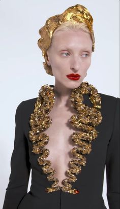 Schiaparelli Moodboard, Hunger Games Hair, Snake Clothes, Collage Pieces, Dramatic Fashion, Wire Sculptures, Embellished Clothing