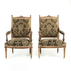 a pair of chairs sitting next to each other