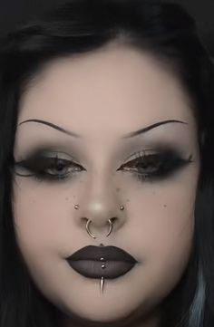 Goth Makeup Olive Skin, Low Key Goth Makeup, Hooded Eye Makeup Goth, Egirl Goth Make Up, Gothic Makeup Hooded Eyes, Plus Size Goth Makeup, Sultry Goth Makeup, Fancy Goth Makeup, Creepy Goth Makeup