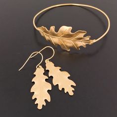 Oak Leaf Bracelet - Fall Leaf Jewelry - Autumn Leaf Bracelet A gold tone leaf charm will be transformed into a statement nature bracelet with choice of brass or 14k gold filled bangle band. The perfect fall wedding jewelry and fall bridesmaid gift. Also available with a silver tone leaf charm and bangle band choice of silver filled or sterling silver band. This fall bracelet stacks great with other bangles from my collection. Have fun stacking your Autumn bangle bracelet for the ultimate layered Leaf-shaped Yellow Gold Jewelry For Weddings, Leaf-shaped Yellow Gold Wedding Jewelry, Gold Leaf Nature-inspired Jewelry, Nature-inspired Gold Leaf-shaped Jewelry, Leaf-shaped Gold Jewelry For Wedding, Gold Leaf-shaped Jewelry For Wedding, Gold Leaf Shaped Brass Jewelry, Gold Leaf-shaped Brass Jewelry, Adjustable Gold Leaf-shaped Jewelry