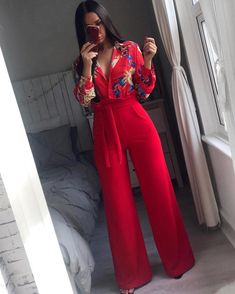 Sumer Style, Dreamy Wardrobe, Suits Style, Elegant Outfits, Wedding Elegant, Red Pants, Wardrobe Ideas, Casual Jumpsuit