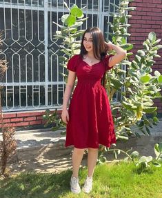 Modest Simple Outfits, Simple Frock Design, Simple Frocks, Stylish Short Dresses, Desi Fashion Casual, Modest Dresses Casual, Everyday Fashion Outfits, Casual Day Outfits, Designer Dresses Casual