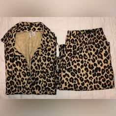 - 100% Cotton, Flannel, Cheetah Print Matching Pajama Set - Size Small / Ptp 21 In - Nwot (Only Tried On) - Reposhed From @Threadsofreese - Offers Welcome Leopard Print Sleepwear For Summer Loungewear, Casual Leopard Print Sleepwear For Loungewear, Matching Pajama Set, Matching Pajama, Matching Pajamas, Cotton Flannel, Cheetah Print, Women's Intimates, Pajama Set