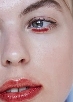 Red Eyeliner Makeup, Editorial Make-up, Makeup Ojos, Graphic Eyes, Make Up Tutorials, Make Up Inspiration, Red Makeup