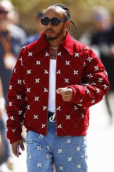 Black Men Casual Style, Sir Lewis Hamilton, Bahrain Gp, Casual Sporty Outfits, Bahrain Grand Prix, Mick Schumacher, Black Men Fashion Casual, Mode Kimono, Black Men Street Fashion