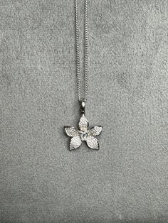 Queen Cattleya All-Zircon Pendant Necklace – 20mm Pendant, 24" Adjustable Chain with Signature Orchid Charm – White Gold **Product Description:** Embrace the timeless elegance of the Queen Cattleya orchid with this dazzling pendant necklace. The 20mm pendant showcases a meticulously crafted Cattleya flower, its delicate petals and intricate details shimmering with a symphony of brilliant zircon gemstones. Suspended from a 24" adjustable chain featuring a rolling ball for customizable length and a signature orchid charm at the end, this necklace is a testament to the enduring beauty of nature and the exquisite craftsmanship of jewelry artistry. * **S925 Sterling Silver with White Gold Plating:** A classic, timeless look. 🌸 **Key Features:** 🌸 * **Materials:** * S925 sterling silver (base Cattleya Flower, Orchid Necklace, Orchid Jewelry, Gold Orchid, Rose Gold Pendant Necklace, Cattleya Orchid, Rose Gold Sparkle, White Gold Pendant Necklace, Floral Pendant