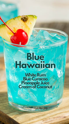 Blue Hawaiian Blue Hawaiian Cocktail Recipes, Blue Bahama Mama Drink, Blue Gatorade Drink Alcohol, Blue Hawian Alcohol Drinks, Rum Blue Curacao Drinks, Light Blue Alcoholic Drink, Summer Alcoholic Drinks Recipes, Blue Drinks Alcohol, Blue Hawaiian Drink Recipe