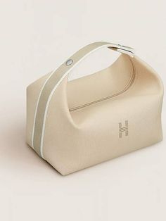 Gender: Women Brand: HERMES Product Name: Bride A Brac Large Pouch Bag Natural Bags Alora Code: 84505916 Color: beige Composition: Cotton 100% Origin: France Features: Fabric Handles Zipped Closure Designer Style ID H103223M 01 Chain Loop, Large Pouch, Cross Bag, Rose Gold Hardware, Timeless Handbag, Fabric Bag, Luxe Fashion, Designer Style, Exclusive Bag