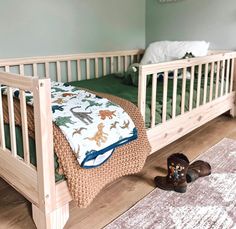 Luca Montessori Floor Bed with Rails Custom Kids Furniture Full Floor Bed Plans, Twin Bed Toddler Room, Toddler Bedroom Layout, Toddler Beds For Boys, Floor Bed Twin Size, Toddler Room Layout, Twin Toddler Room, Small Toddler Room, Toddler Boy Rooms