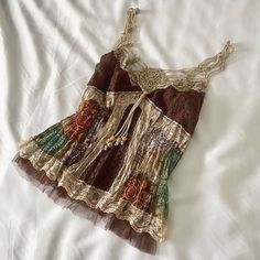 Vintage Hippie Shirts, Unique Styles Outfits, Artcore Aesthetic Outfit, Whimisigothic Clothes, Mexican Style Outfits, Hippie Cowgirl Style, Indie Tops, Crochet Camisole, Revamp Clothes