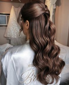 Bridal Hair Down, Winter Wedding Hair, Bridal Hair Inspiration, Long Hair Wedding Styles, Bridal Gloves, Wedding Hair Inspiration, Wedding Hair Down