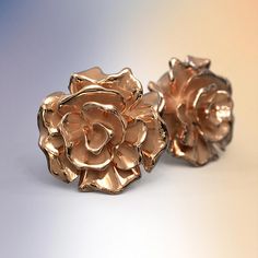 Elevate your style with our exquisite rose-shaped gold stud earrings, meticulously crafted in Italy from genuine 14k or 18k gold. Delicate yet striking, these earrings add a touch of luxury to any ensemble. Experience Italian craftsmanship at its finest with these timeless treasures. 14k or 18k gold Shape size: 9mm x 9 mm Made in Italy Italian Gold Jewelry, Italian Craftsmanship, Italian Jewelry, Gold Stud, Timeless Treasures, Gold Studs, Gold Earrings Studs, Gold Yellow, Ring Verlobung