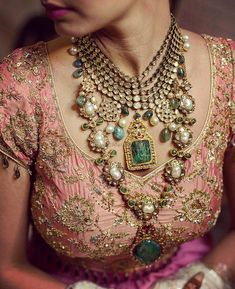 Stunning jadau and polki necklace for bride to be Bridal Necklace Designs, Polki Necklace, Bridal Fashion Jewelry, Indian Jewellery Design, Desi Wedding, Indian Wedding Jewelry, India Jewelry, Cool Ideas, Kundan Jewellery