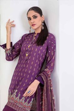 Bonanza Satrangi Sst223p40 Purple Eid Prints 2022 Original brand suit fabric and photography lite diffrance in actual print. Elegant Purple Printed Set, Printed Purple Lawn Suit With Long Sleeves, Purple Printed Long Sleeve Lawn Suit, Long Sleeve Printed Purple Lawn Suit, Spring Purple Lawn Suit With Printed Motifs, Purple Long Sleeve Sets With Digital Print, Elegant Purple Lawn Suit With Printed Motifs, Floral Print Long Sleeve Lawn Suit For Work, Workwear Floral Print Lawn Suit