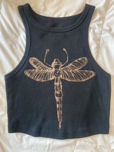 Dragonfly bleach clothing art Bleach Tank Top, Bleach Clothes Design, Clothes Design Ideas, Diy Clothes Bleach, Bleach Designs, Bleach Shirt Diy, Bleach Dye Shirts, Bleaching Clothes, Plain Clothing