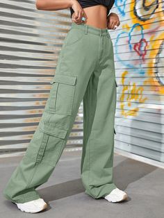 Step into fashion-forward territory with our Zipper Fly Flap Pocket Jeans. These cargo pants combine the timeless appeal of denim with a contemporary wide-leg silhouette. The zipper fly closure offers a seamless fit, while the flap pockets provide a trendy twist. Crafted from non-stretch denim, they offer a loose, comfortable fit. Details: Pattern Type: Plain Type: Wide Leg Jeans Style: Cargo Pants Closure Type: Zipper Fly Length: Long Fit Type: Loose Fabric: Non-Stretch Material: Denim Composit Flap Pocket Cargo Jeans, Celana Kargo, Flap Pocket Jeans, Style Cargo Pants, Trendy Denim, Moda Jeans, Jeans Cargo, Style Cargo, Pull & Bear