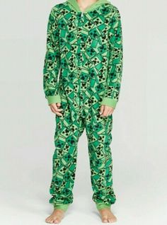 Boys MINECRAFT One Piece Pajamas Union Suit Extra Small Free Shipping!  Condition is New with tags.  100% polyester Front Zipper With this Minecraft one piece pajamas,  your video game fan can stay comfortable while he's playing his favorite game!  This green long-sleeve union suit showcases an allover print of green Creeper faces, with a coordinating Creeper print on the hood for the complete style.  It also features a half-length front zipper for easy dressing, and the banded cuffs help provid Casual Onesie For Sleepovers, Green Long Sleeve Onesie For Sleepovers, Casual Christmas Loungewear Onesie, Casual Green Cotton Onesie, Casual Green Printed Sleepwear, Green Printed Sleepwear For Loungewear, Green Printed Sleepwear For Sleepover, Casual Cotton Onesie For Bedtime, Green Winter Lounging Sleepwear