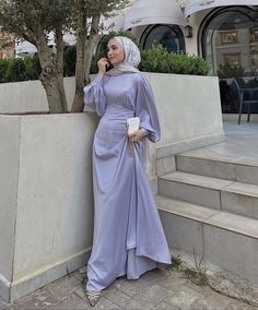 Long Sleeves Graduation Dresses, Prom Dress Long Sleeve Modest, Purple Satin Dress Hijab, Prom Dress For Hijabi Girl, Modest Dresses For Graduation, Grad Dresses For Hijabis, Graduation Modest Outfit, Maxi Graduation Dress