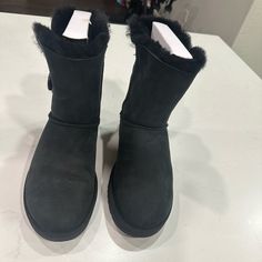 Ugg Boots Comes With Box Only Worn Once Shoes Ugg, Ugg Black, Womens Uggs, Ugg Shoes, Ugg Boots, Bootie Boots, Ankle Boots, Women Shoes, Boots