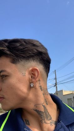 Latino Male Haircuts, Homelander Haircut, Chicano Hairstyles Men, Medium Hairstyle Men, Mexican Men Haircut, Hispanic Hairstyles For Men, Haircut Men 2023, Mens Haircuts Thick Hair, Tato Flash