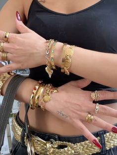 Stacked Jewelry Aesthetic, Jewelry Details, Arab Jewelry Aesthetic, Enroute Jewelry, Crystal Jewelry Aesthetic, Arab Jewelry