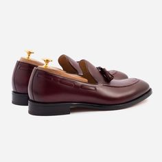 Dress up your casual look. Several decades ago an innovative shoemaker transformed the traditional Oxford into what we know today as the tassel loafer. The upper was formed from a wholecut piece of leather, with a distinct apron toe. The lace stay disappeared, and leather laces weaved through the topside. The entire construction was literally pulled together by the iconic tassels at the front. This sophisticated slip-on took the world by storm, and hasn’t let go since. Whether you’re taking it e Business Tassel Loafers With Plain Toe, Slip-on Tassel Loafers With Leather Sole For Galas, Semi-formal Italian Tassel Loafers With Plain Toe, Galas Slip-on Tassel Loafers With Rubber Sole, Timeless Italian Tassel Loafers, Galas Slip-on Tassel Loafers With Leather Sole, Gala Slip-on Tassel Loafers With Brogue Detailing, Italian-made Tassel Loafers For Galas, Timeless Tassel Loafers With Leather Sole