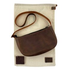 FASHIONABLE & FUNCTIONAL: This Hide & Drink Classic Purse is handmade by expert artisans using sturdy, durable, top quality full grain leather and is sure to last many years and uses. This minimalist style shoulder bag features a single strap and a spacious interior with cute plaid cotton lining. This purse also has a zipper closure so your personal belongings will stay securely stored. Classy and versatile, this beautiful leather product adapts well for both dressing up and casual use. HIDE & D Classic Purse, Full Grain Leather, Minimalist Fashion, Gifts For Friends, Plaid, Great Gifts, Vintage Fashion, Shoulder Bag, Leather