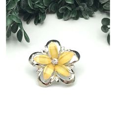 Features: * Stunning brooch * Silver tone * Yellow Resin flower * Item# Y24021 Size: 1.50" dia Condition: Pre-Owned Good Gently Loved...  Thank you for visiting our shop! Yellow Flower Ring For Anniversary, Yellow Flower Ring For Wedding, Elegant Yellow Flower Brooches, Silver Flower Brooch With Floral Decoration, Silver Flower Shaped Brooch With Floral Decoration, Silver Flower Brooch With Flower Decoration, Silver Flower Brooches With Flower Decoration, Yellow Resin, Resin Flowers