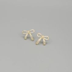 Rhinestone Pave petite bow tie earrings. 18k Gold and White Gold plated. Hypoallergenic. Measures at approximately 1 inch diameter. Bow Tie Earrings, Pretty Gold Earrings, Bow Earrings Gold, Gold Bow Earrings, Fancy Gold Earrings, Veil Accessories, Preppy Jewelry, Jewelry Accessories Ideas, Bow Jewelry