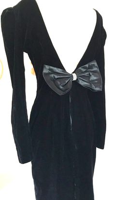 Black Velvet Party Dress Vintage 80s Plunge Back Shoulders 6 FLAW Cocktail wave | eBay Padded Shoulder Dress, Velvet Party Dress, Structured Shoulder, Back Shoulder, Dress Vintage, Black Velvet, Shoulder Pads, Vintage Dresses, Shoulder Dress