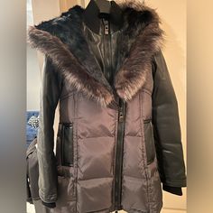 Gorgeous Super Warm Coat Genuine Fox Trim Hood Leather Sleeves Originally $850 Worn Only A Handful Of Times Size Xs 31” In Length Luxury Fitted Gray Outerwear, Designer Black Outerwear With Faux Fur Trim, Leather Sleeves, Leather Sleeve, Warm Coat, Black Gray, Puffer, Black And Grey, Fox