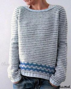 Olivia Mark - Stylish and Loose Fit Crewneck Sweater with Color Blocking Design Vogue Knitting, Retro Sweater, Winter Pullover, Casual Sweater, Estilo Chic, Blue Feather, Sweater Collection, Casual Stripes, Winter Sweaters