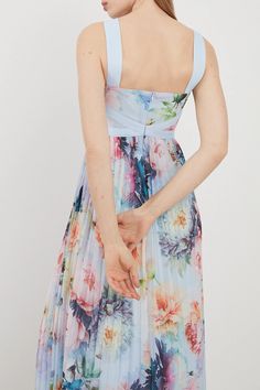 Rose Print Pleated Georgette Midi Dress | Karen Millen Outfits For Mexico, Spring Wedding Guest Dress, Petite Business Casual, Honeymoon Outfits, Fall Wedding Guest Dress, Bachelorette Outfits, Evening Dresses Cocktail, Bandeau Dress, Polka Dress