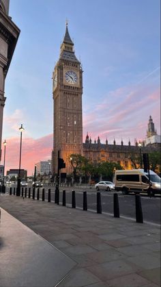 the big ben clock tower towering over the city of london, england at sunset or dawn