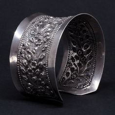 Nice old silver (high grade, probably sterling silver) bracelet with hand embossed floral design. From Thailand. The bracelet allows to be adjusted in the wrist. Worn. Good condition. Collectible and useful as jewelry supplies. Inner maximum diameter: ø 60 mm. Maximum width: 40,4 mm. Hair Adornments, Trade Beads, Silver Cuff Bracelet, Ethnic Jewelry, Silver Cuff, Bead Strand, Photo Jewelry, Silver Bracelets, Jewelry Supplies