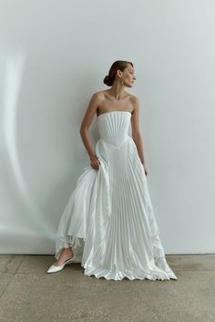 Coolest Wedding Dresses, Pleated Silk Wedding Dress, Classic Rehearsal Dinner Dress, Pleated Wedding Gown, Plisse Wedding Dress, Cool Girl Wedding Dress, Wedding Dress Shopping Outfit, Tube Wedding Dress, Strapless Satin Wedding Dress