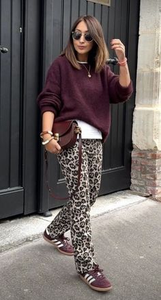 Leopard Print Boots Outfit, Animal Print Pants Outfit, Chic Mom Outfits, Leopard Print Pants, Winter Fashion Outfits Casual, Leopard Fashion, Print Pants