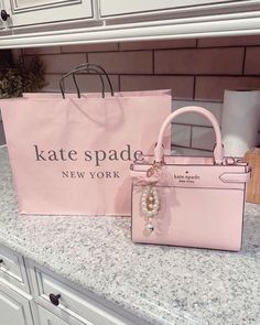 Cute Trendy Purses, Pink Work Bag, Pink Tote Purse, It Girl Purse, Kate Spade Bag Aesthetic, Pink Purse Aesthetic, Kate Spade Pink Bag, Kate Spade Aesthetic, Kate Spade Pink Purse