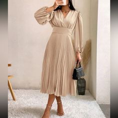 Beige Christmas Dress, Modest Wedding Guest Dress Fall, Bishop Sleeves Dress, Long Maxi Dress Outfits Wedding, Beige Dress Outfit Wedding Guest, Vestidos Color Beige Elegantes, Beige Dress Outfit Wedding, Beige Wedding Guest Dress, Long Dress Western