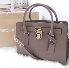 Michael Kors #Michael #Kors Sac Michael Kors, Pinterest For Men, Outlet Michael Kors, Rich Clothes, Michael Kors Selma, Cheap Michael Kors, Michael Kors Outlet, Mk Bags, Michael Kors Purse