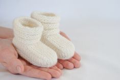 Comfortable Soft White Booties, White Hand Knitted Booties As Gift, Cute White Booties For Gift, Cute White Booties As A Gift, Cute White Booties As Gift, Cute Cream Booties With Soft Sole, Cute Handmade Cream Booties, Tiny Newborn Baby, Wool Shoes