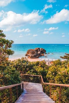 Exploring the Beauty of Okinawa: A Traveler's Dream! Okinawa Diet, Best Boutique Hotels, Tokyo Hotels, Imperial Palace, Japanese People, Ocean Wallpaper, Sandy Beaches