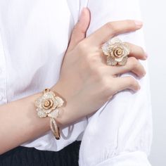 Cocktail Rings Gold, Bracelet With Ring, قلادات متدلية, Gold Ring Designs, Bangles Jewelry Designs, Gold Fashion Necklace, Gold Bangles Design, Stylish Bracelet, Bridal Gold Jewellery Designs