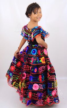 Beautiful Mexican Traditional Handcrafted Gala Costume for Girls. Hand embroidered with yarn thread. Colour: black. Includes 2 pieces: skirt and peasant-style blouse. Sizes by number of ruffles on skirt: 3 ruffles, the skirt measures approximately 35 cm long; 4 ruffles, the skirt measures approximately 45 cm long; 5 ruffles, the skirt measures approximately 55 cm long; 6 ruffles, the skirt measures approximately 65 cm long; and 7 ruffles, the skirt measures approximately 75 cm long. To determine Childs Mexican Dress, Catrina Dress, Chiapas Dress, Costume For Girls, Flower Costume, Mexican Girl, Peasant Style, Peasant Blouse, Costume Dress